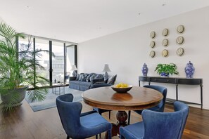 55-Zoll-Flachbildfernseher mit Digitalempfang, Fernseher, Netflix