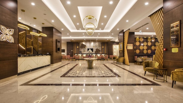 A spacious lobby with a central round table, modern chandeliers, and a polished marble floor. - Hilton Garden Inn Isparta (Isparta)