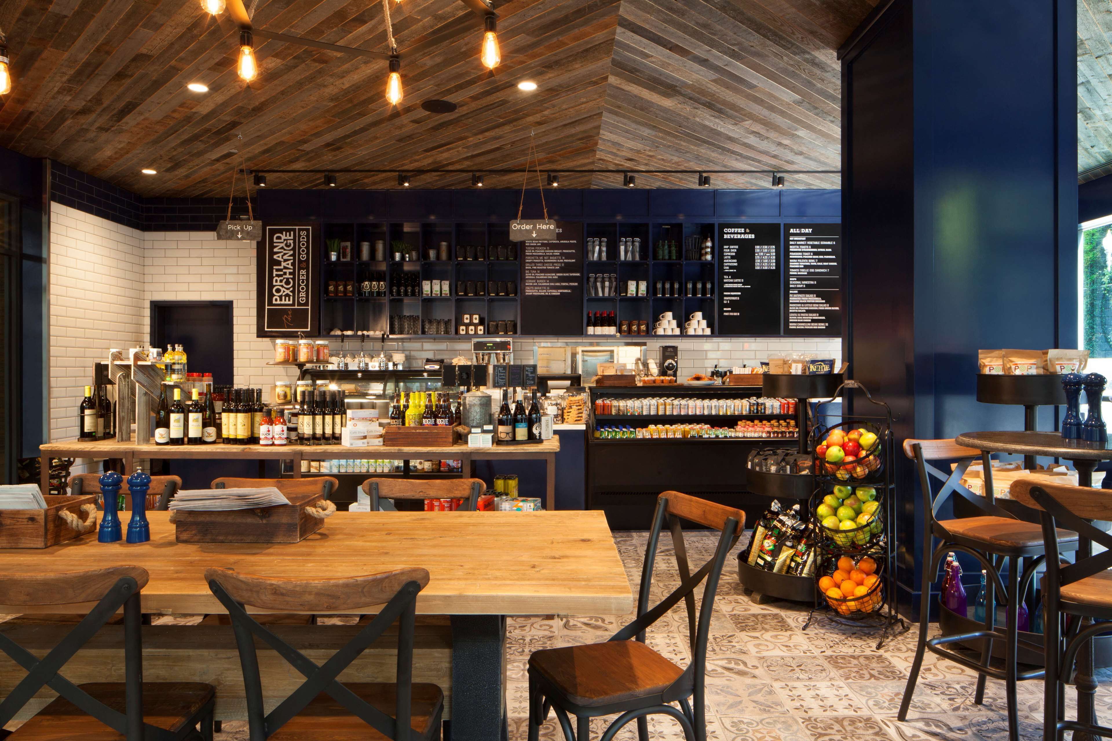 2 restaurants, breakfast, dinner served; american cuisine