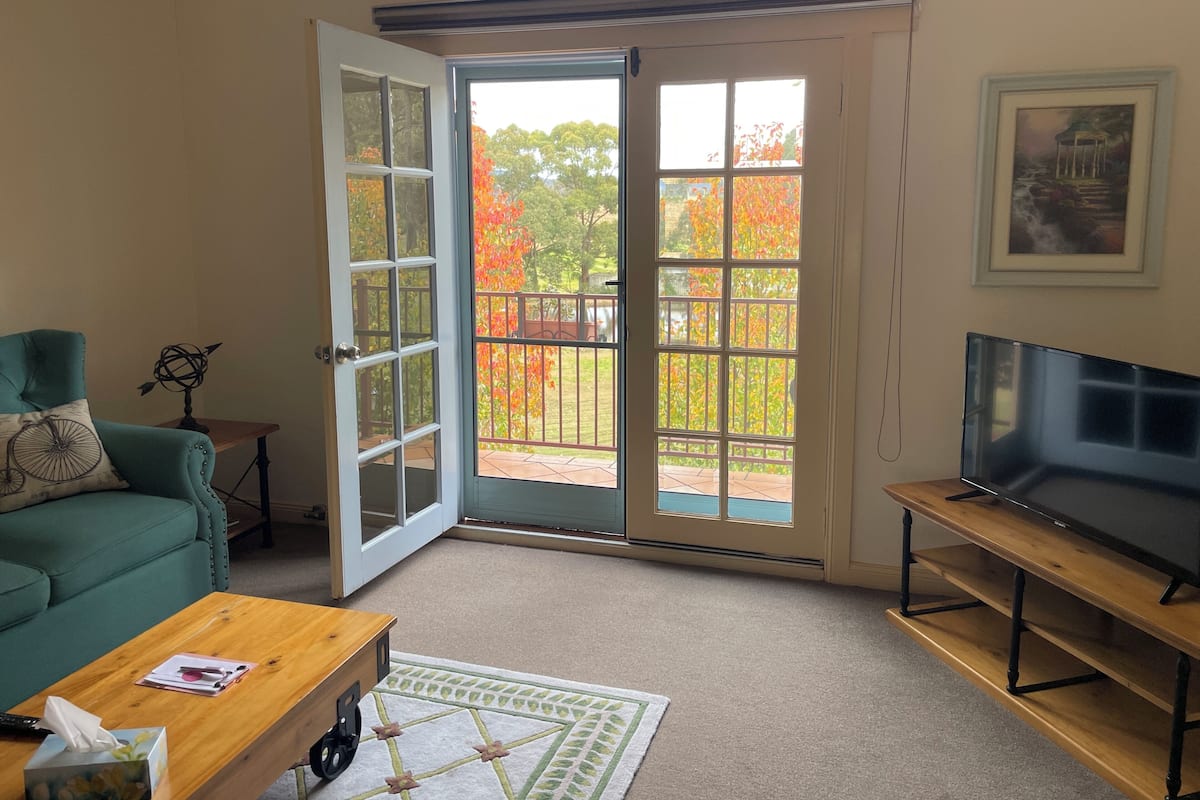 1 Bedroom Suite with Balcony (Shiraz) | Premium bedding, minibar, iron/ironing board, free cribs/infant beds