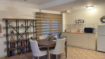 Loft Unit (Merlot) | Private kitchen | Fridge, microwave, coffee/tea maker, electric kettle