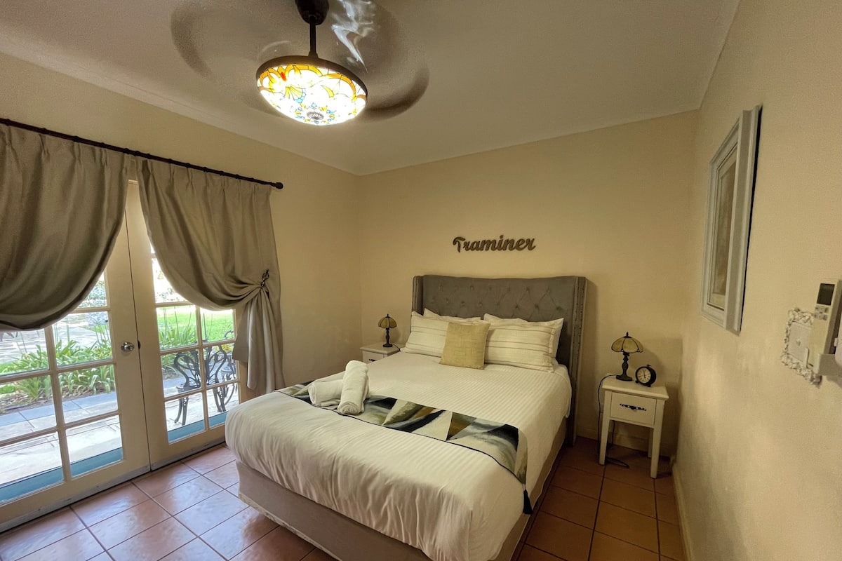 Kamar, pemandangan kebun (Traminer) | Seprai premium, minibar, dan setrika/meja setrika