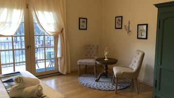 Loft Unit (Merlot) | Living room