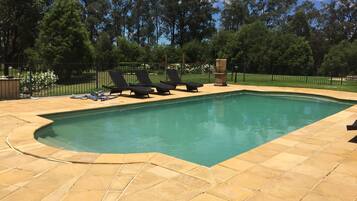 Alberca al aire libre por temporada