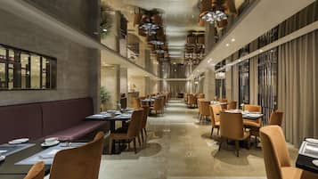 2 Restaurants; Frühstück, Mittagessen und Abendessen werden serviert