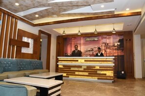 Lobby - Meadows (Varanasi)