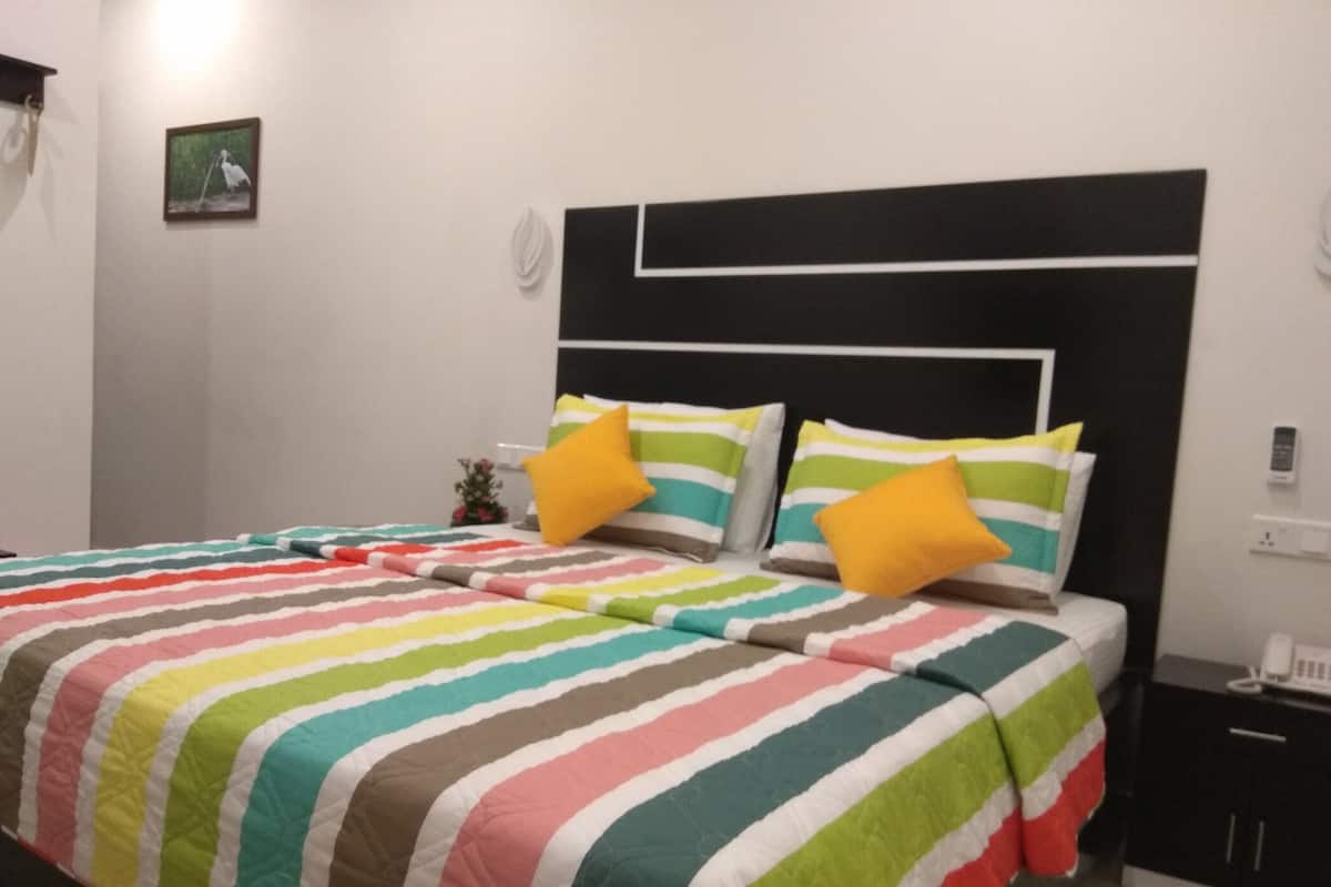 1 bedroom, hypo-allergenic bedding, minibar, in-room safe