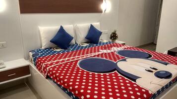 Economy Suite, 2 Bedrooms, Garden View, Garden Area | 1 bedroom, hypo-allergenic bedding, minibar, in-room safe