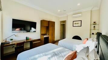 Family Room | 1 bedroom, premium bedding, in-room safe, desk