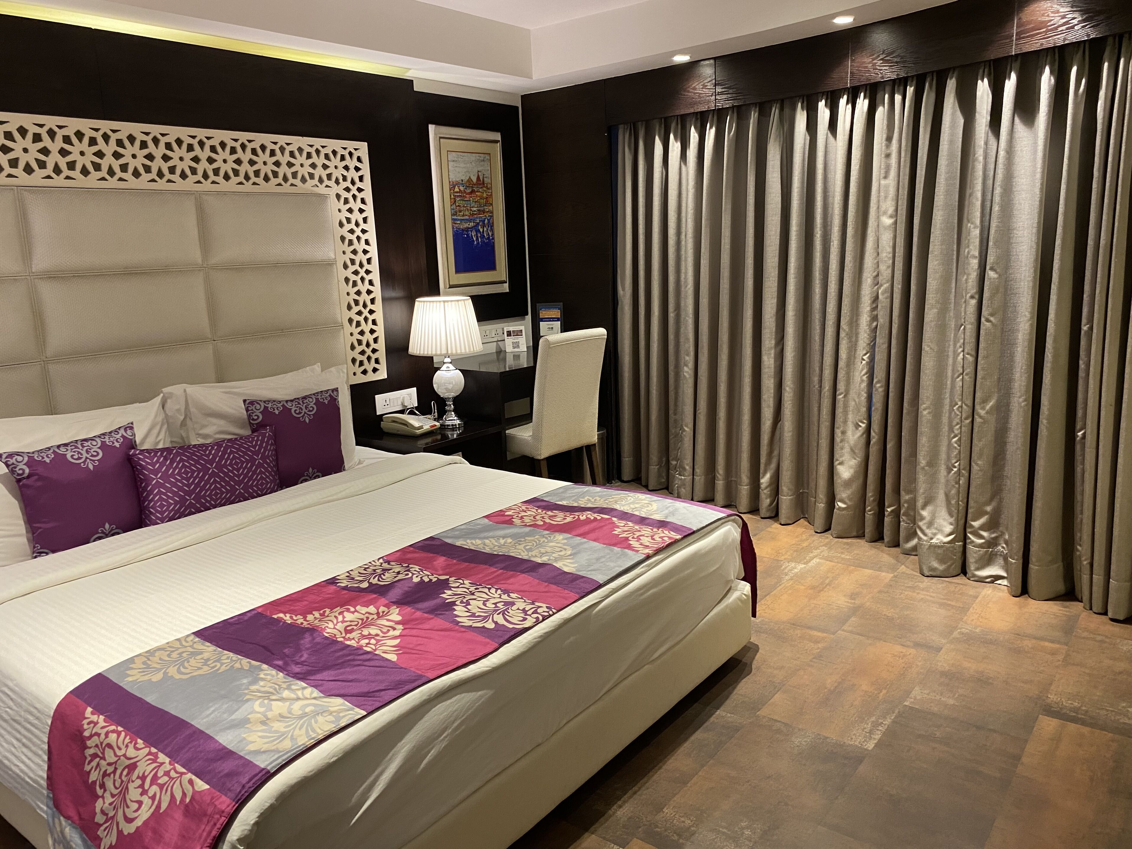 deluxe room (deluxe room) | premium bedding, minibar, in-room safe, desk
