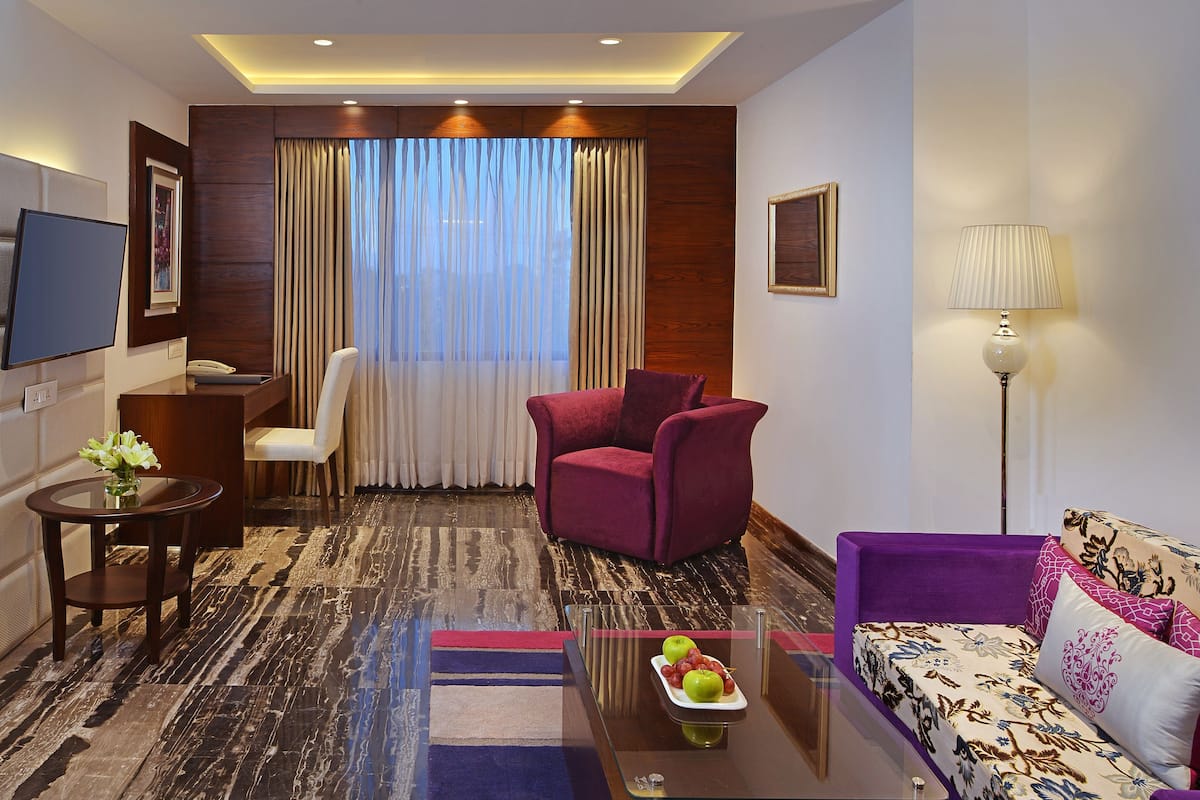 Premium bedding, minibar, in-room safe, desk
