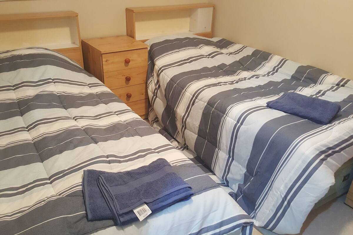 Back Lawn Ground Floor (Shared Bathroom) | 1 bedroom, iron/ironing board, free WiFi, bed sheets
