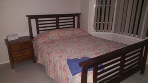 Front Lawn Queen Deluxe Bed (Shared Bathroom) | 1 bedroom, iron/ironing board, free WiFi, bed sheets