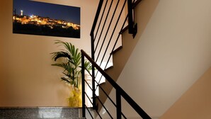 A staircase with granite steps and a black metal railing. - Hotel Salento (Specchia)