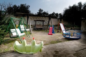 Zona de jocs infantil: a l'aire lliure