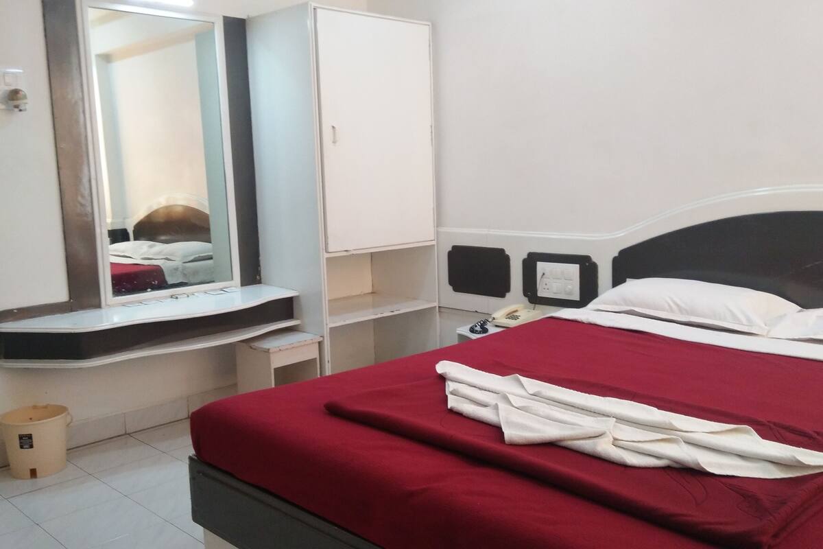 Deluxe Non A/C | In-room safe, desk, rollaway beds, free WiFi