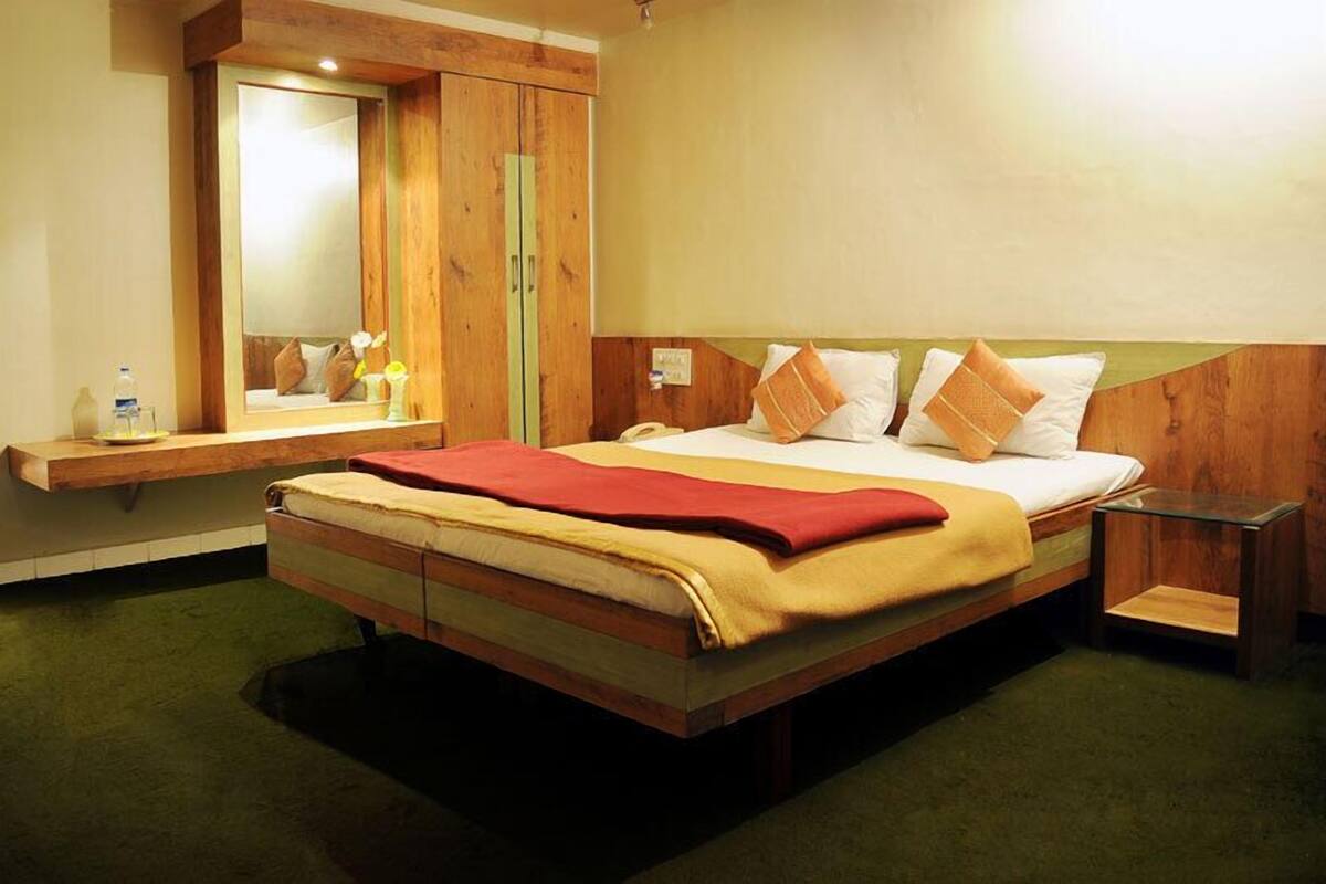 Deluxe A/C Room | In-room safe, desk, rollaway beds, free WiFi