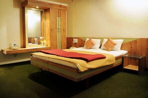 Deluxe A/C Room | In-room safe, desk, rollaway beds, free WiFi