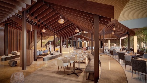 Un amplio espacio exterior para comer con vigas de madera y luces colgantes, rodeado de asientos y vistas al paisaje.