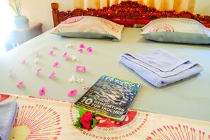 Habitación estándar, no fumadores, vistas al jardín | Ropa de cama de alta calidad, caja fuerte, escritorio y cortinas opacas