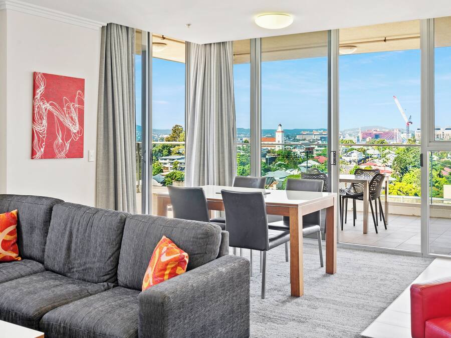 Caja de seguridad en la habitación y escritorio