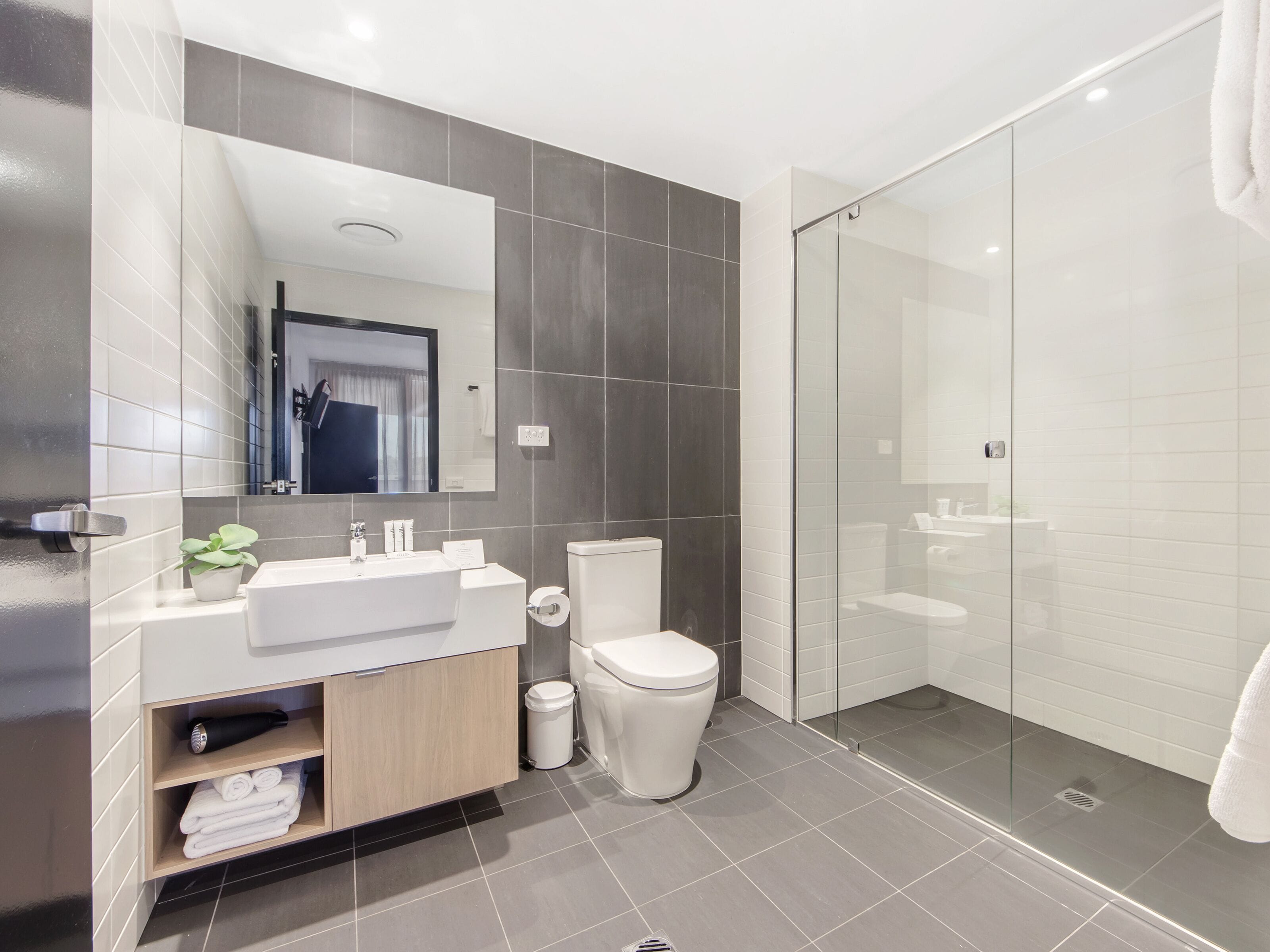 two-bedroom apartment | bathroom | free toiletries, hair dryer, towels