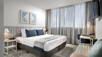 Studio | In-room safe, desk, blackout curtains, iron/ironing board