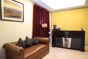 Reception - Hotel Mayarch Premium (Gurugram)