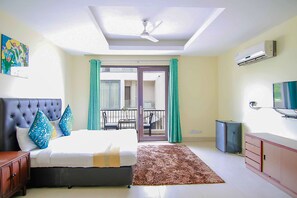 Premium bedding, minibar, rollaway beds - Hotel Mayarch Premium (Gurugram)