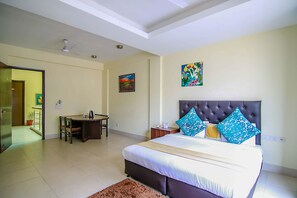 Premium bedding, minibar, rollaway beds - Hotel Mayarch Premium (Gurugram)