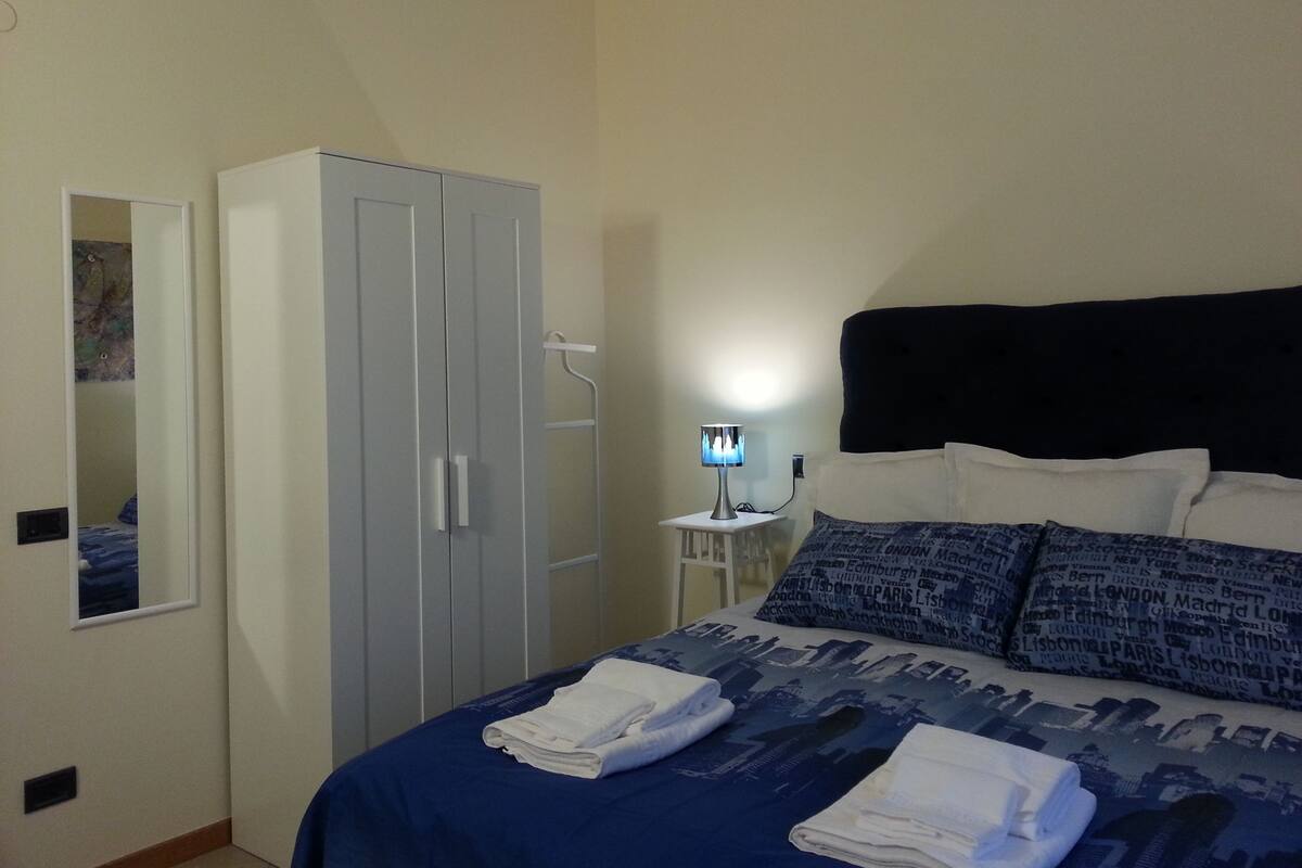 Habitación doble estándar, baño compartido | Escritorio y wifi gratis