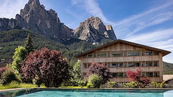 Indoor pool, seasonal outdoor pool