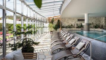 Piscine couverte, piscine extérieure (ouverte en saison)