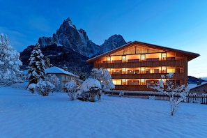 Vista frontal de la propiedad