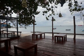 Breakfast, lunch, dinner served; local and international cuisine  - Flowers Resort (Koh Tao)