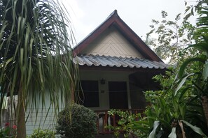 In-room safe, free WiFi - Flowers Resort (Koh Tao)