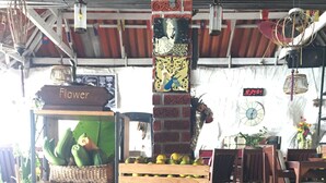供应早餐、午餐和晚餐