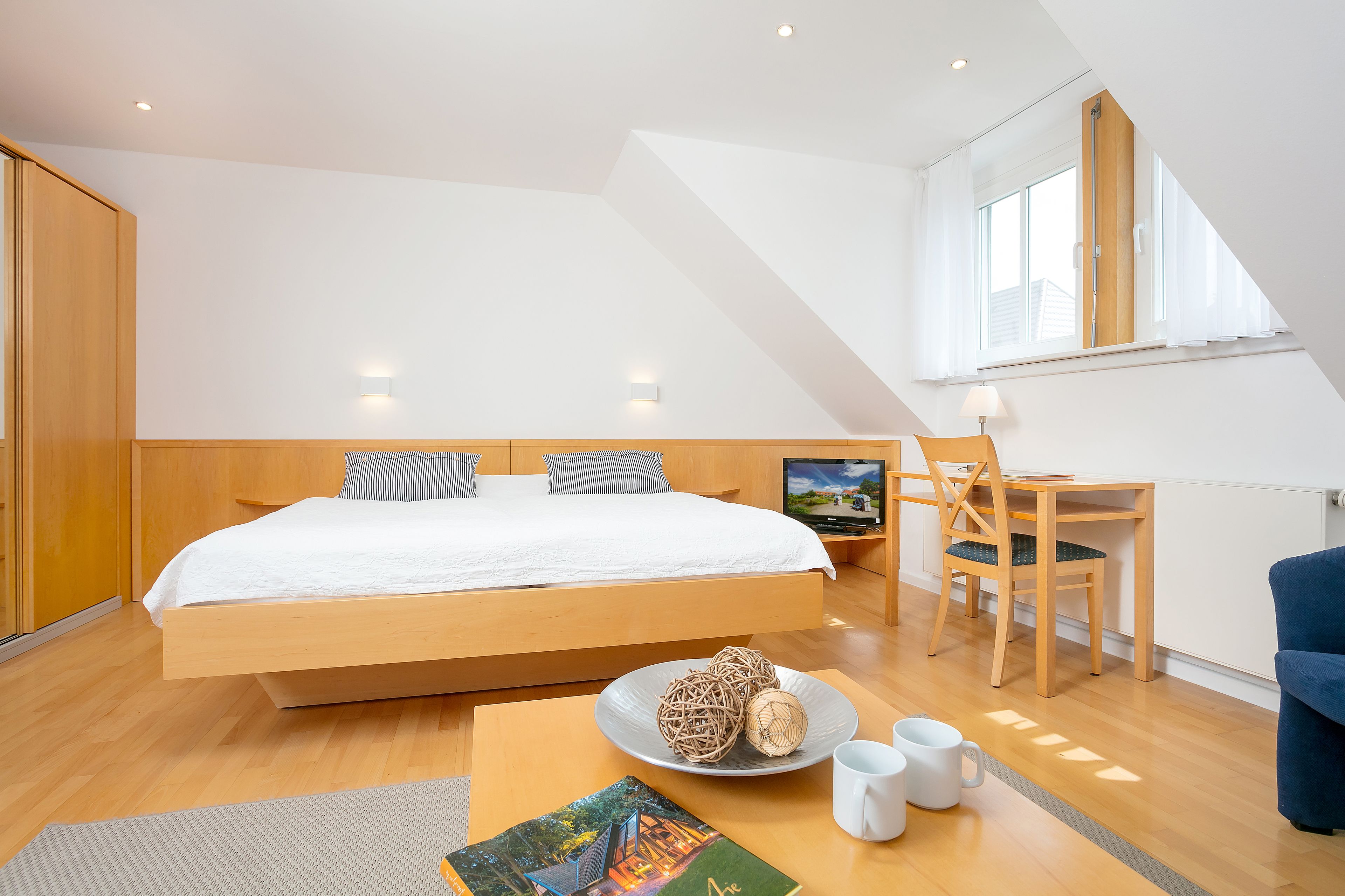 double room | free cots/infant beds, rollaway beds, free wifi, bed sheets