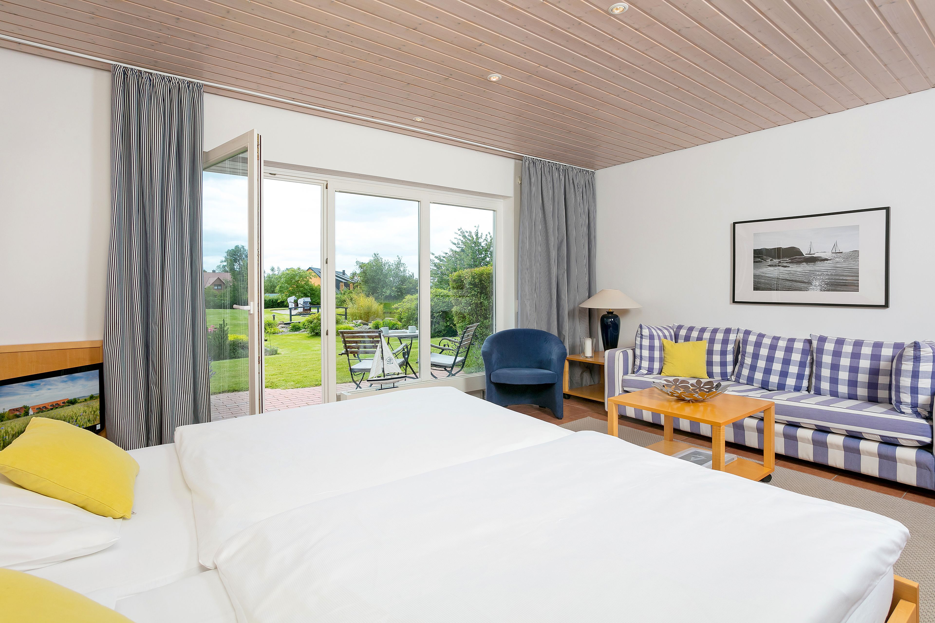 double room, terrace | free cots/infant beds, rollaway beds, free wifi, bed sheets