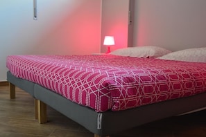 Basic Double Room, Non Smoking, Private Bathroom | Desk, free WiFi, bed sheets