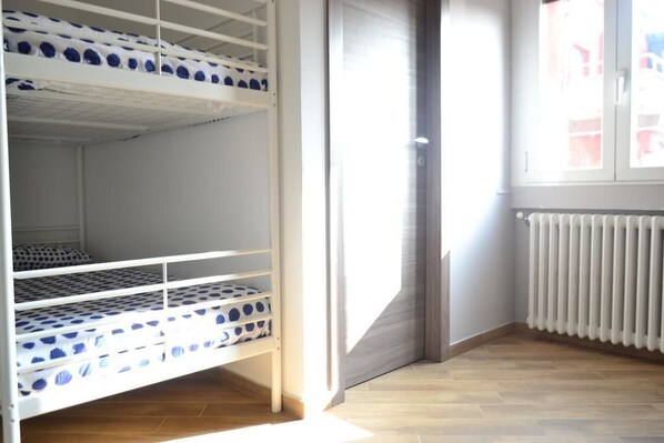Shared Dormitory, Mixed Dorm | Desk, free WiFi, bed sheets