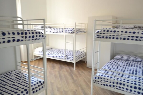 Shared Dormitory, Mixed Dorm | Desk, free WiFi, bed sheets
