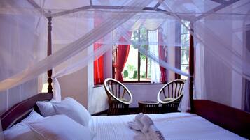 Kamar Double Deluks, 1 Tempat Tidur Queen, perapian, pemandangan gunung | 1 kamar tidur, seprai premium, setrika/meja setrika, dan Wi-Fi gratis