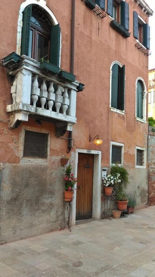 Entrée de l’hébergement