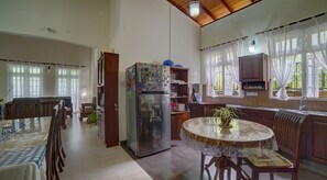 Free breakfast  - Hanthana Holiday Rooms (Kandy)