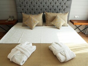 Minibar, iron/ironing board