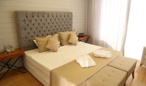 Minibar, iron/ironing board