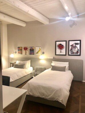 Premium bedding, down duvets, desk, soundproofing - Luxury My Home (Tolentino)