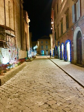 Fassade der Unterkunft – Abend/Nacht