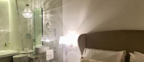 Deluxe Suite, Jetted Tub, City View | Premium bedding, down comforters, desk, soundproofing